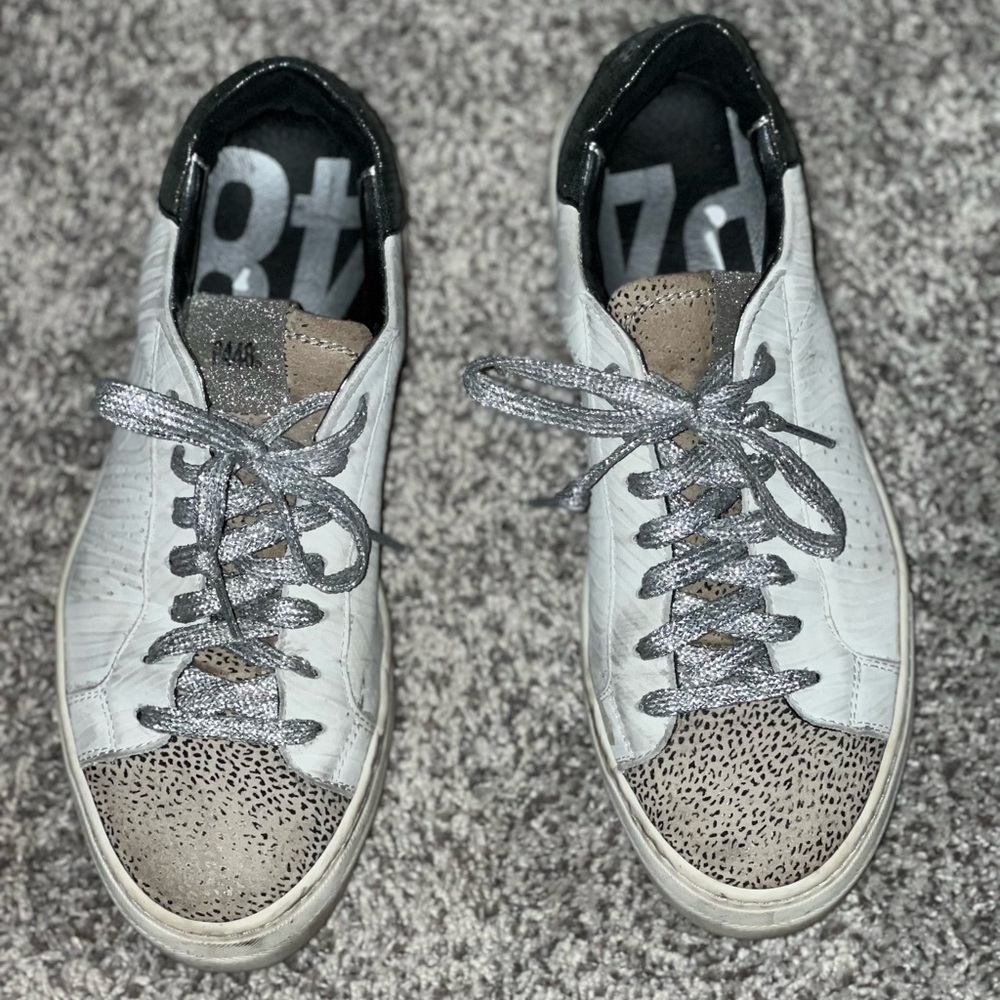 distressed size 39 - good used condition - metallic laces - animal print toes